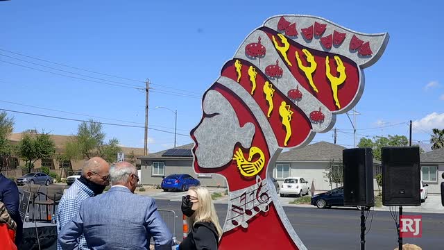 Las Vegas Review Journal News | ‘Queen of Arts’ sculptures unveiled at arts center