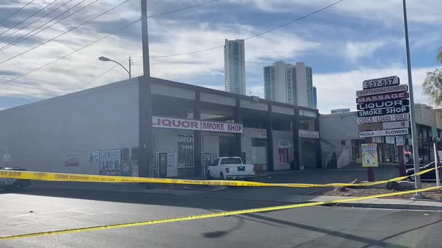 Las Vegas Review Journal Sports | Las Vegas police investigate shooting outside liquor store