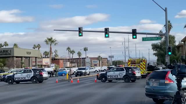 Las Vegas Review Journal News | Las Vegas police at barricade scene