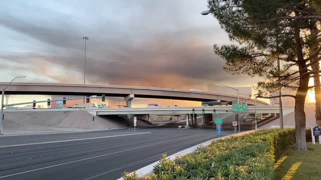 Las Vegas Review Journal News | Brush fire clouds morning commute on I-15
