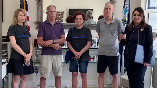 Las Vegas Review Journal News | Councilwoman gives proclamation to Mikalonis family