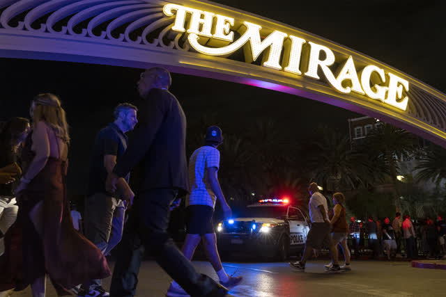 Las Vegas Review Journal News | 1 dead, 2 hurt in shooting inside Strip resort