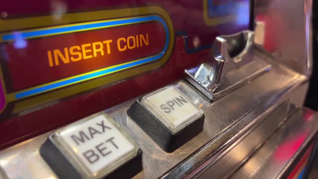 Las Vegas Review Journal Sports | Newlyweds hit the jackpot on coin slots in Las Vegas