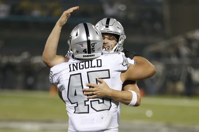 Las Vegas Review Journal Sports | Raiders’ Alec Ingold defends Derek Carr as team’s QB