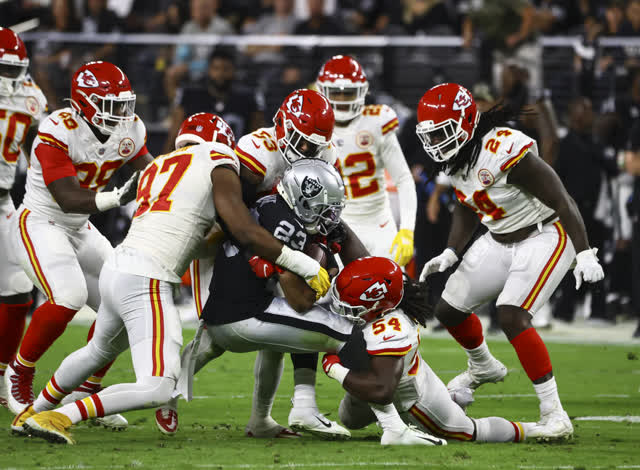 Las Vegas Review Journal Sports | Raiders have no answers for Chiefs in lopsided 41-14 loss