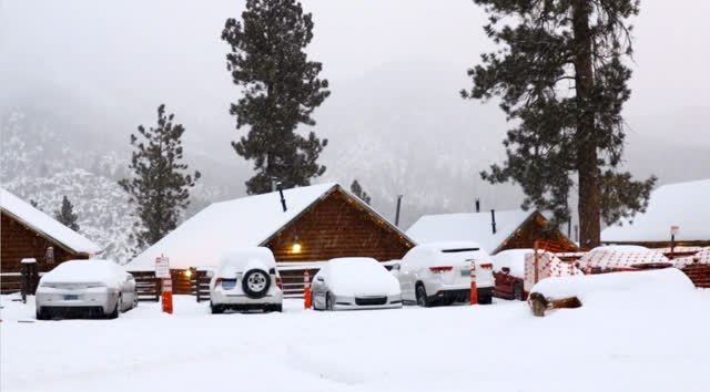 Las Vegas Review Journal News | Storm brings snowfall to Las Vegas area