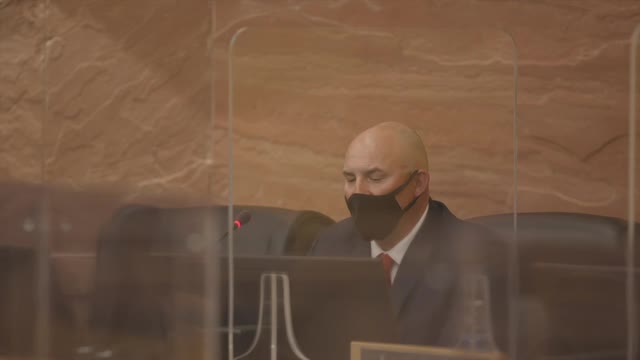 Las Vegas Review Journal Sports | Officer describes scene of woman who stabbed son