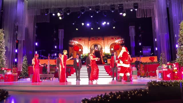 Las Vegas Review Journal Entertainment | “This is Christmas” show is back at Palazzo Theater