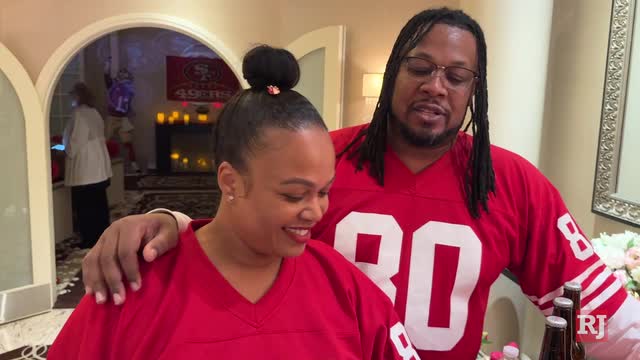 Las Vegas Review Journal News | 49ers fans prove ‘faithful’ in wedding vow renewals