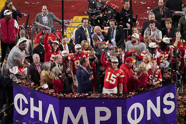 Las Vegas Review Journal Sports | Sights and sounds after the Chiefs Super Bowl 58 win