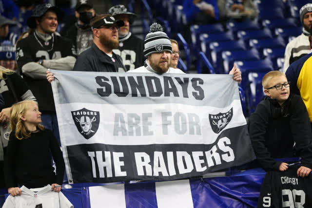 Las Vegas Review Journal Sports | Raiders beat Colts, can earn playoff berth against Chargers