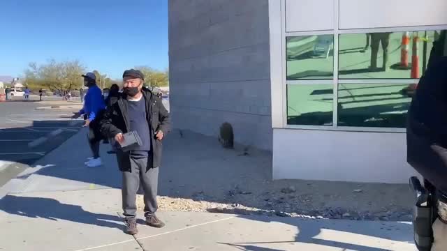 Las Vegas Review Journal Sports | People line up at the West Flamingo DMV in Las Vegas