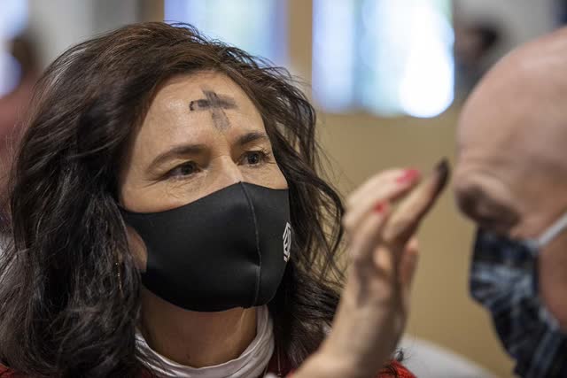 Las Vegas Review Journal News | Ash Wednesday service opens Lenten season