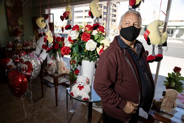 Las Vegas Review Journal News | Selling flowers during a pandemic