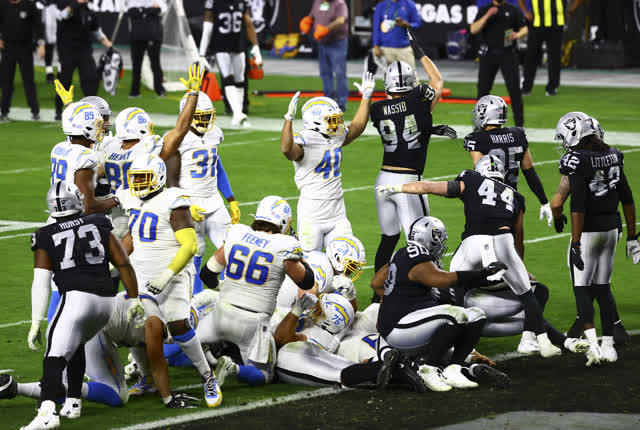 Las Vegas Review Journal Sports | Mariota unable to lead Raiders to victory over Chargers