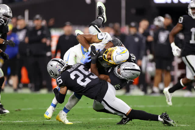 Las Vegas Review Journal Sports | Raiders head to playoffs with OT win over Chargers