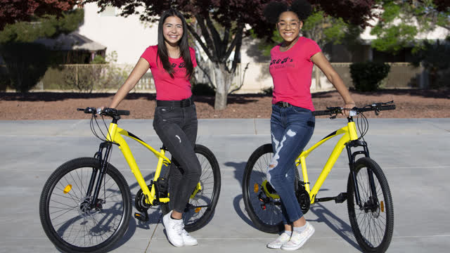 Las Vegas Review Journal News | Las Vegas teens bring bikes to peers