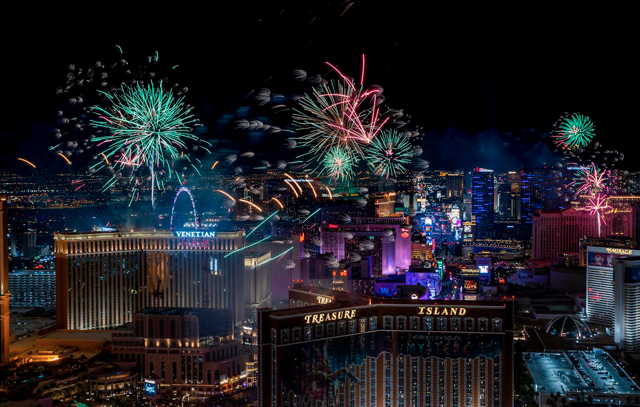 Las Vegas Review Journal News | Las Vegas welcomes 2022 in windy conditions