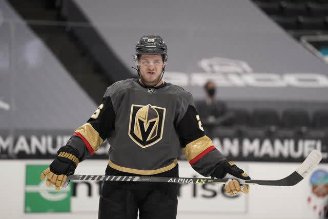 Las Vegas Review Journal Sports | Tensions fly between Golden Knights-Avs in Game 1