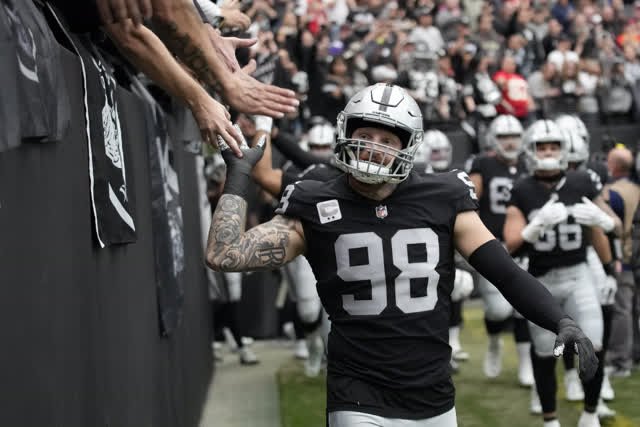 Las Vegas Review Journal Sports | Maxx Crosby Reflects on Final Game of 2022 Season