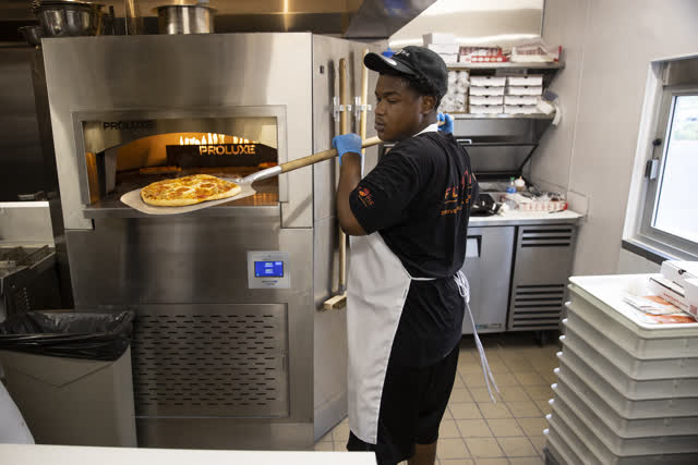 Las Vegas Review Journal News | Drive-thru pizza restaurant is set to open in Henderson