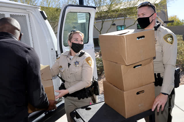 Las Vegas Review Journal Sports | Las Vegas police load up 3,000 turkeys for families