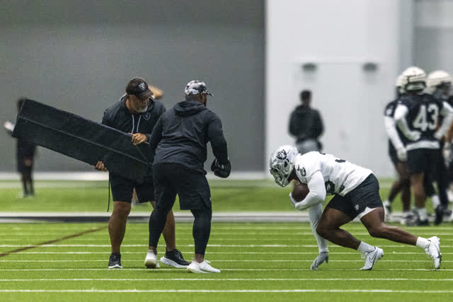 Las Vegas Review Journal Sports | Sights and Sounds from Raiders Training Camp – Day 8