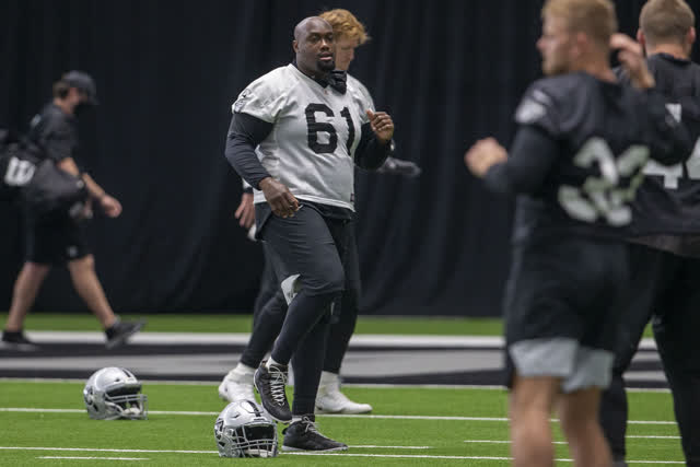 Las Vegas Review Journal Sports | Raiders reportedly release center Rodney Hudson