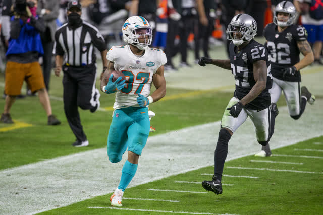 Las Vegas Review Journal Sports | Raiders eliminated from playoffs in loss to Dolphins