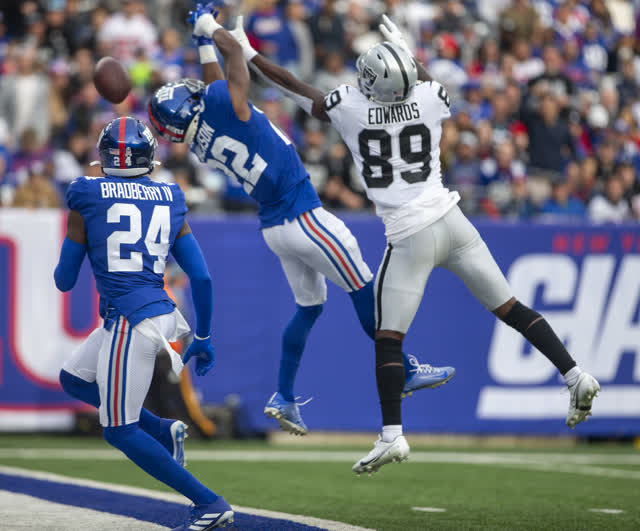 Las Vegas Review Journal Sports | Raiders struggle in red zone, lose on road to Giants