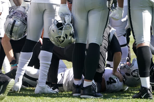 Las Vegas Review Journal Sports | Derek Carr describes the moment he went down with injury