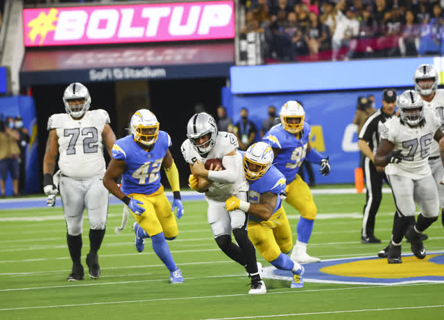 Las Vegas Review Journal Sports | Raiders lose 28-14 to Chargers in LA