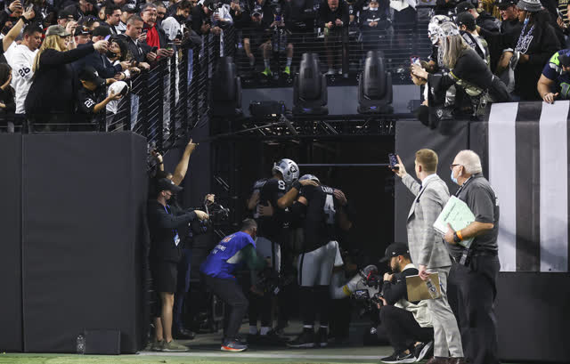 Las Vegas Review Journal Sports | Raiders’ season continues with playoff berth