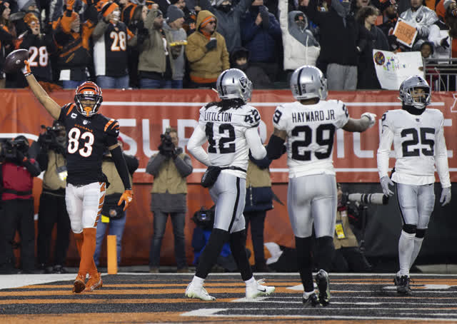 Las Vegas Review Journal Sports | Raiders players react to erroneous whistle vs. Bengals
