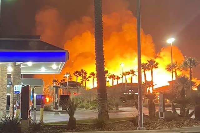 Las Vegas Review Journal News | Fire crews battle large blaze in southwest Las Vegas