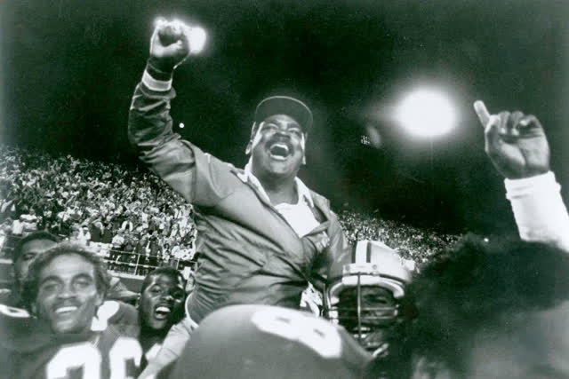 Las Vegas Review Journal Sports | Wayne Nunnely, UNLV’s only Black head football coach, dies