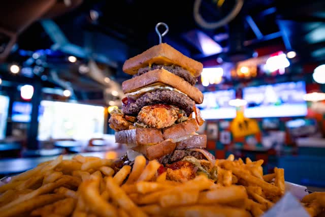 Las Vegas Review Journal Entertainment | If you eat Sickies’ 5-pound challenge in an hour, it’s free