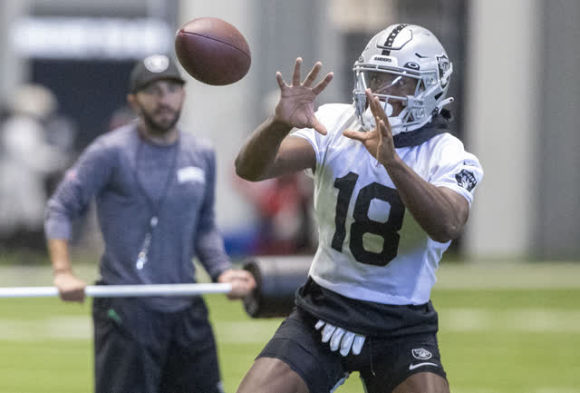 Las Vegas Review Journal Sports | Sights and sounds from day five of Raiders training camp