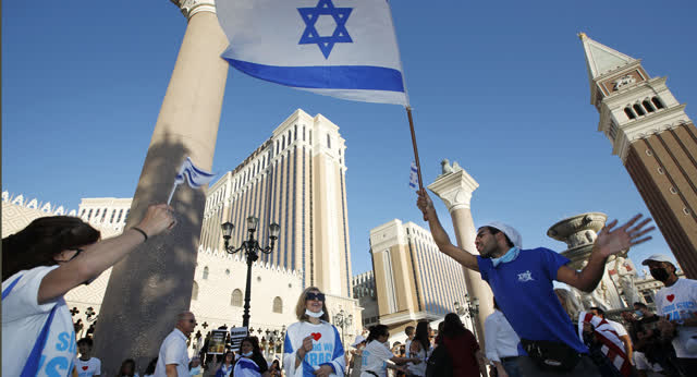 Las Vegas Review Journal News | Pro-Israel demonstrators rally outside The Venetian.