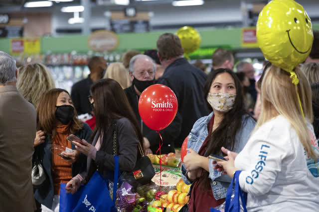 Las Vegas Review Journal News | Smith’s Marketplace opens new store in Henderson