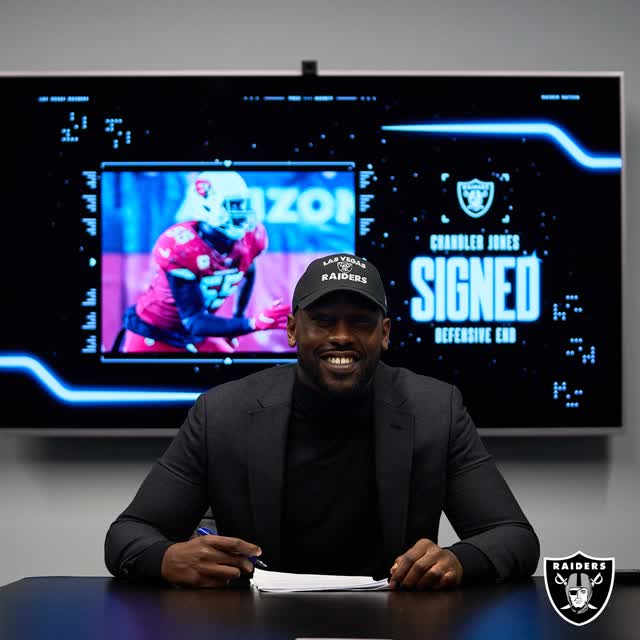 Las Vegas Review Journal Sports | Chandler Jones excited to show Raiders fans his talents