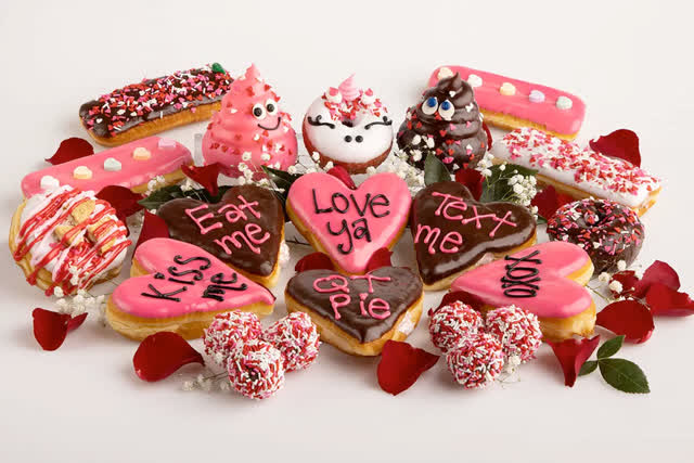 Las Vegas Review Journal News | Valentine’s doughnuts at Pinkbox