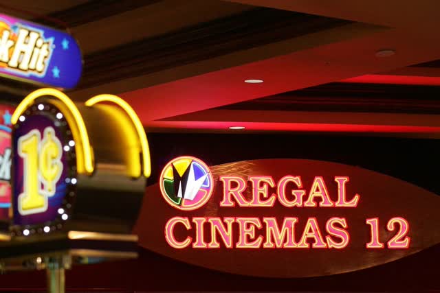 Las Vegas Review Journal | Regal Theaters closing temporarily