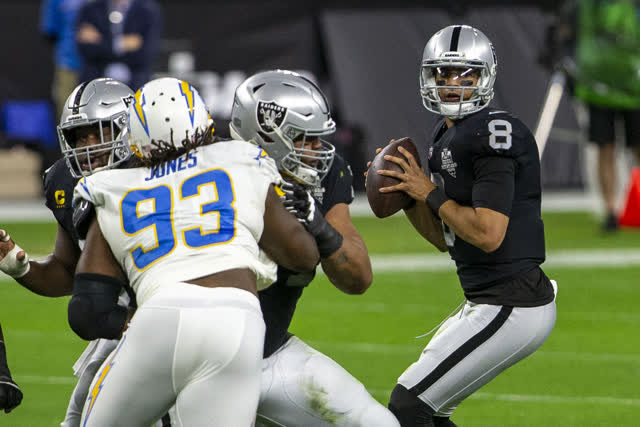 Las Vegas Review Journal Sports | Why the Raiders should start Mariota, Witten to set record
