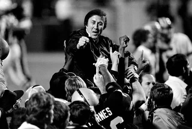 Las Vegas Review Journal Sports | Tom Flores selected to Pro Football Hall of Fame
