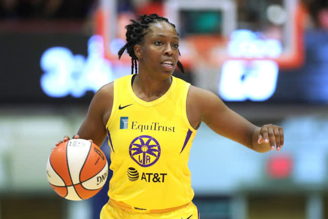 Las Vegas Review Journal Sports | Free agent Chelsea Gray signs with Aces