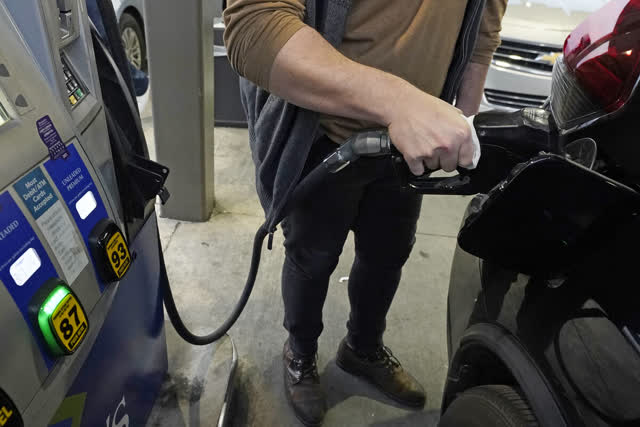 LVRJ Business 7@7 | Las Vegas gas prices keep climbing, surge 32% in a month