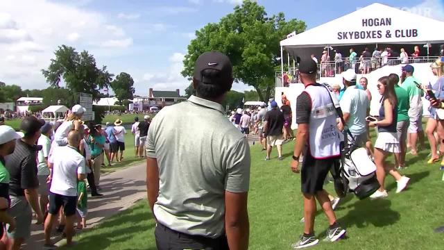 Tony Finau’s approach from the crowd yields birdie putt at Charles Schwab