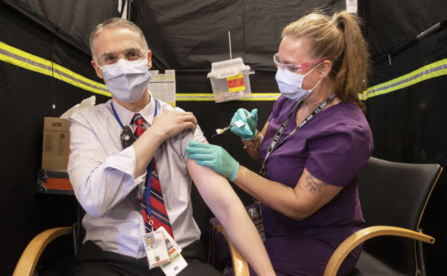 Las Vegas Review Journal Sports | VA Healthcare Workers Get COVID-19 Vaccine