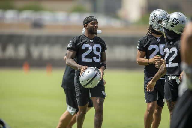 Las Vegas Review Journal Sports | Casey Hayward on mentoring Raiders’ young cornerbacks